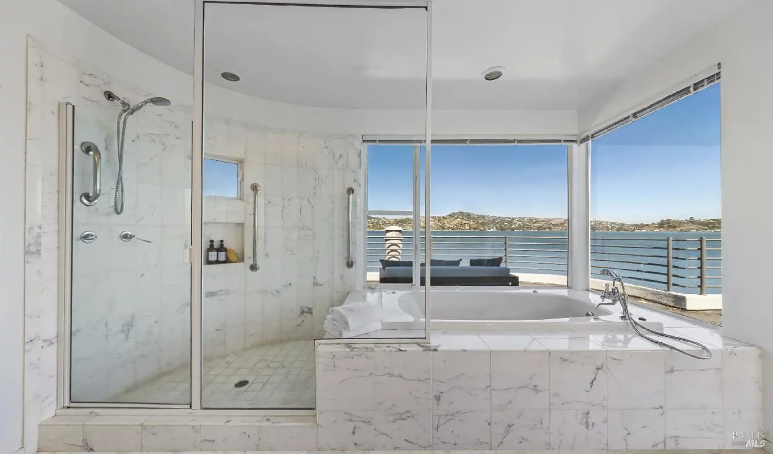 Contemporary Residence With Sweeping Views Across The Bay – image 12